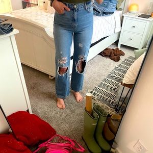 Womens Forever 21 Destroyed Straight Jeans with a little Flare. Size 27 (4-6).